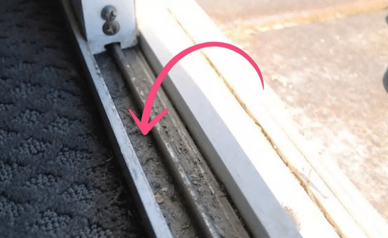 Comment nettoyer les rails des fenêtres et des portes facilement