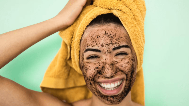 3 Masques à Base de Café pour Éliminer les Rides، l’Acné et les Imperfections de Visage