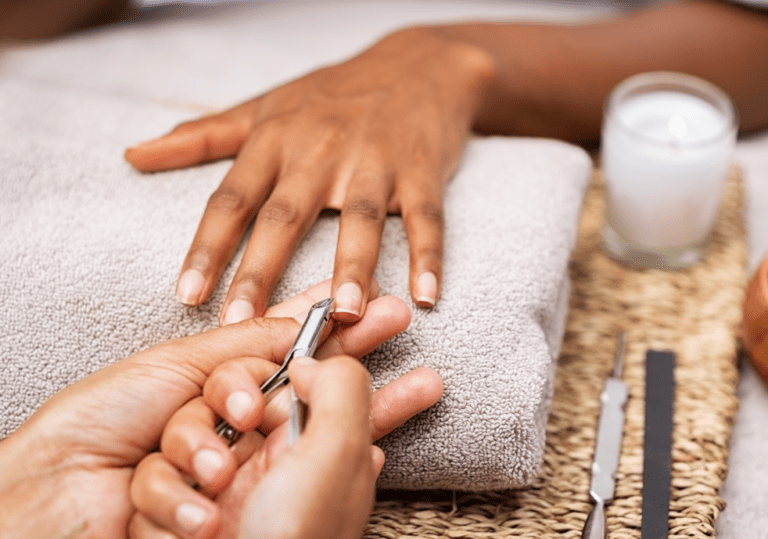 Comment Rendre Vos Ongles Rugueux, Durs et Plus Doux !