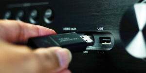 À Quoi Servent les Ports USB Derrière la TV ?