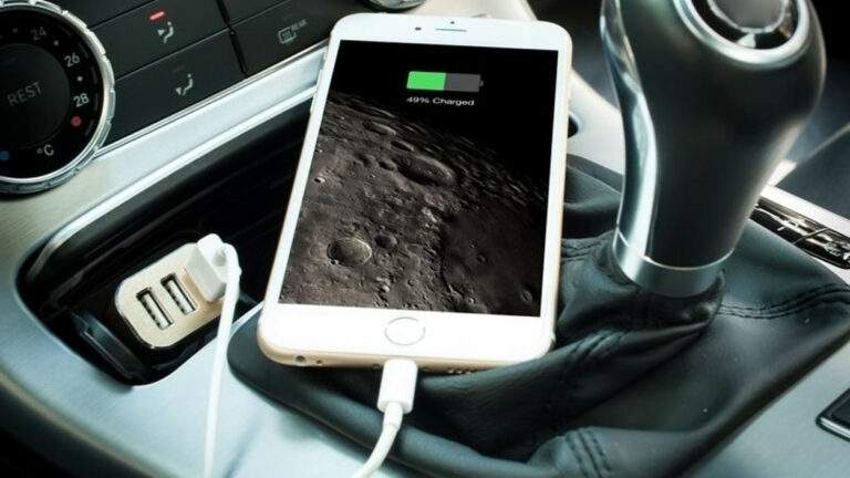 Évitez de Charger Votre Téléphone Dans la Voiture