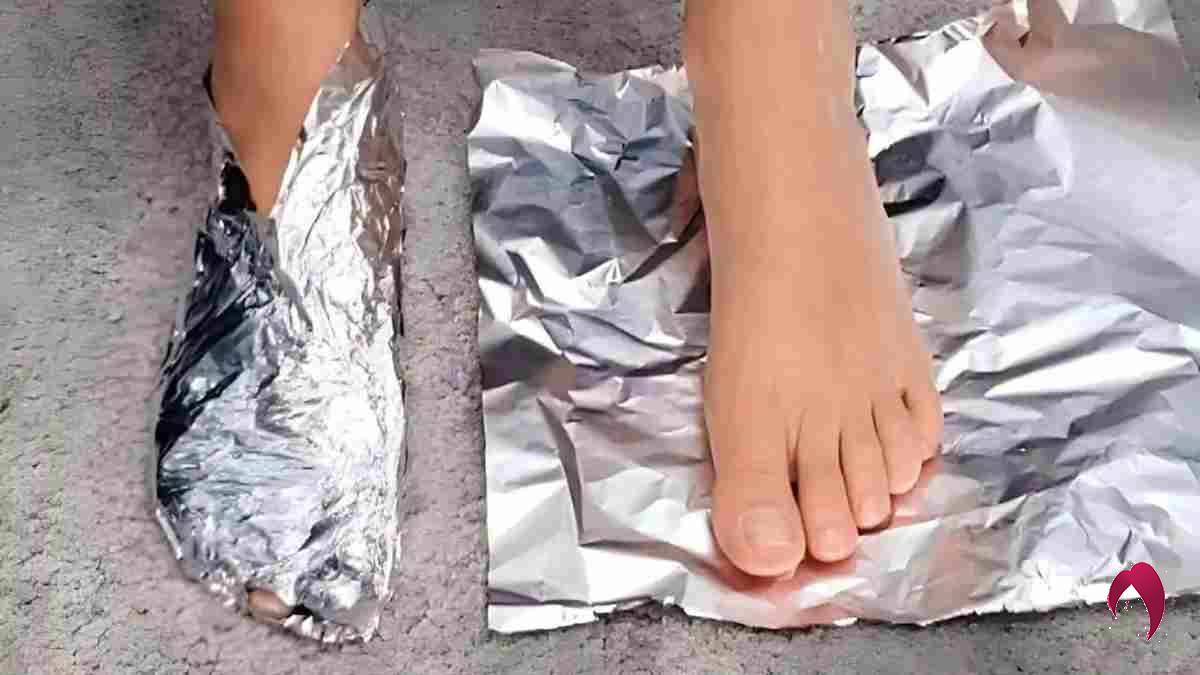 papier d’aluminium autour des pieds