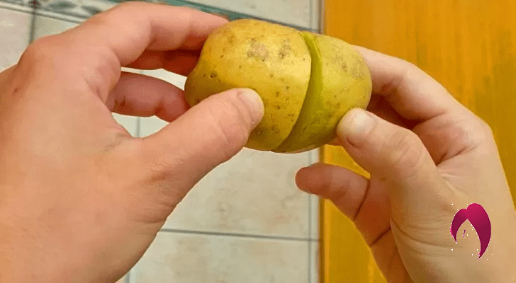 nettoyer un miroir avec une pomme de terre