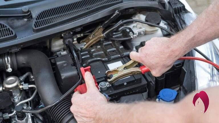 Comment démarrer la voiture quand la batterie est à plat ?