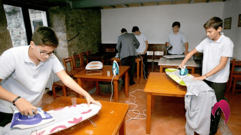 Apprendre aux garçons les tâches ménagères et dès leur bas âge