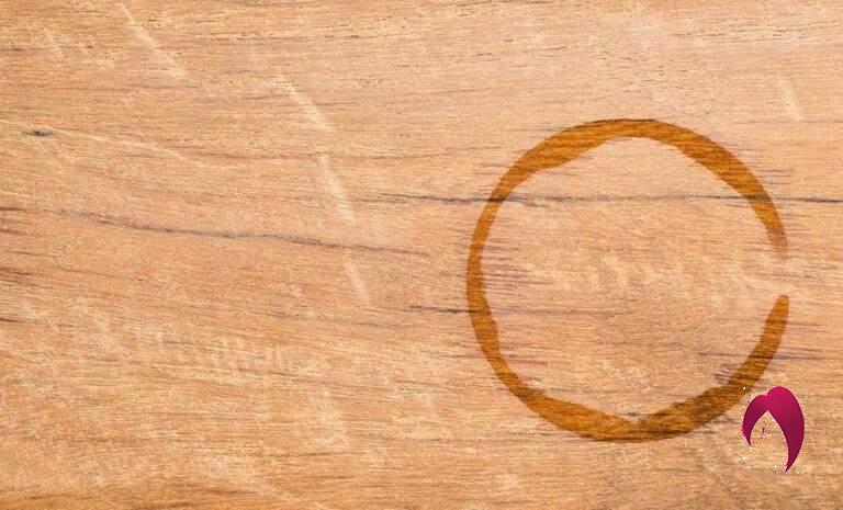 Comment enlever les taches sur votre table en bois ? (Gras, cire, eau…)