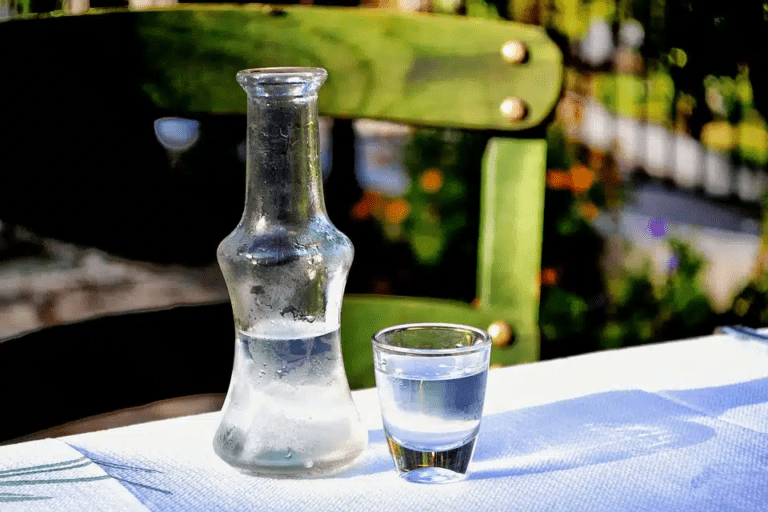 Nettoyer naturellement votre bouteille ou carafe d'eau entartrée