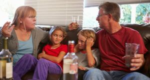 Grandir auprès de parents alcooliques  quelles conséquences pour les enfants 