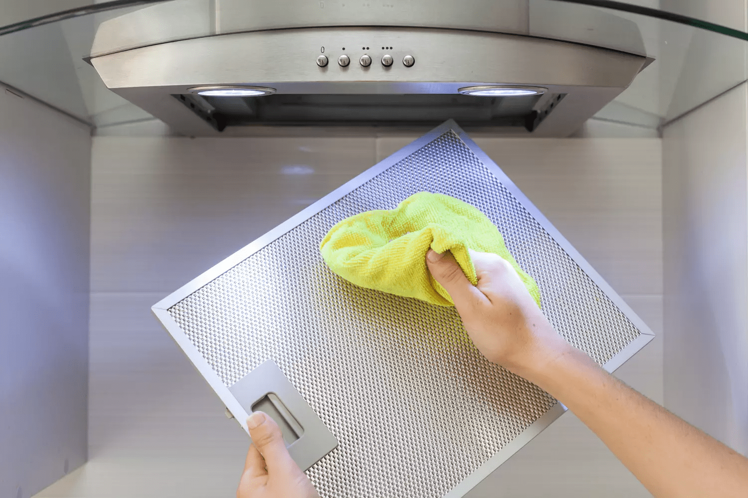 Guide pour le nettoyage d'une hotte de cuisine très sale