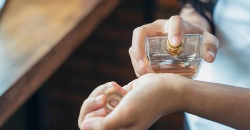 6 Zones pour appliquer votre parfum et maintenir sa senteur toute la journée