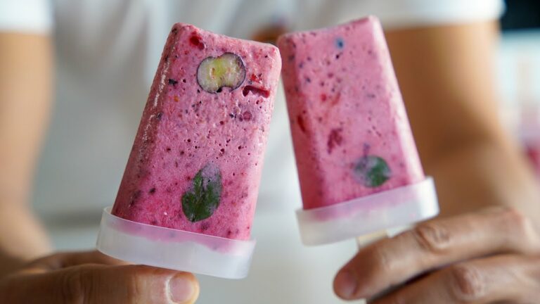 Popsicles au Lait de Coco et Fruits Rouges