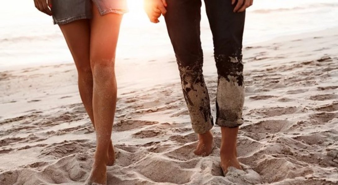 Marchez pieds nus sur le sable pour votre santé !