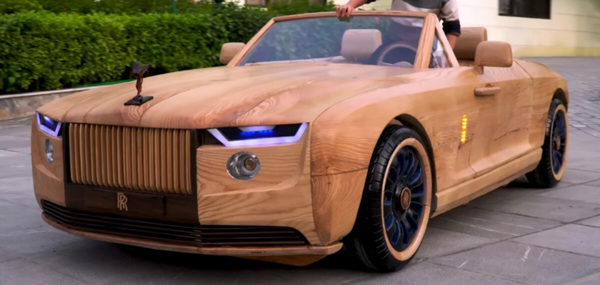 une Rolls-Royce en bois