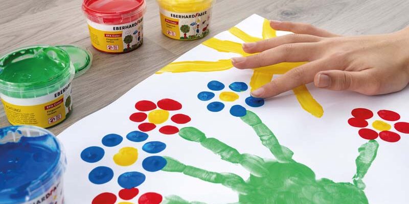 Des peintures à faire avec les mains et les pieds